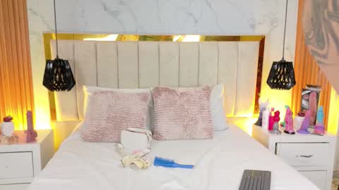 Javier y Lorena online show from December 18, 1:06 pm