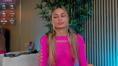 AVRILL CYRUX online show from March 6, 7:58 am