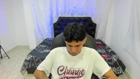 Axel online show from October 23, 11:44 am