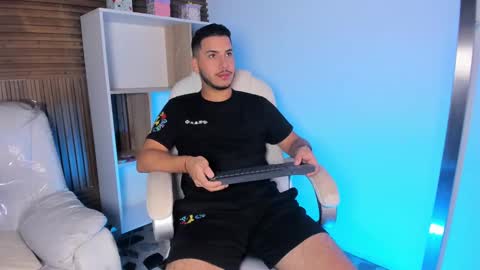 axel_grey_ online show from September 22, 1:04 pm