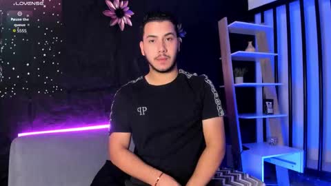 axel_grey_ online show from December 19, 12:33 pm