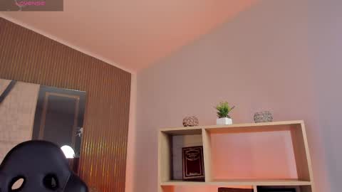 axel_grey_ online show from April 9, 12:44 pm