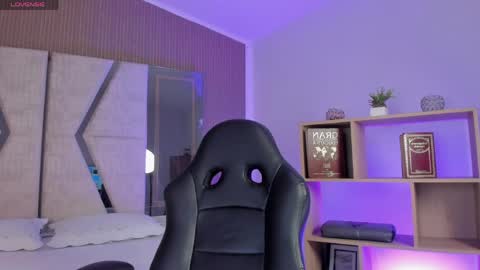 axel_grey_ online show from April 22, 12:45 pm