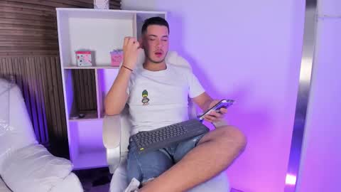 axel_grey_ online show from October 21, 12:21 pm