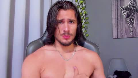 Snapshot of axel_owen chatting on February 24, 9:09 pm Axel online show from February 24, 9:09 pm