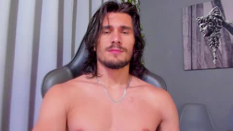 Snapshot of axel_owen chatting on February 23, 12:51 am Axel online show from February 23, 12:51 am