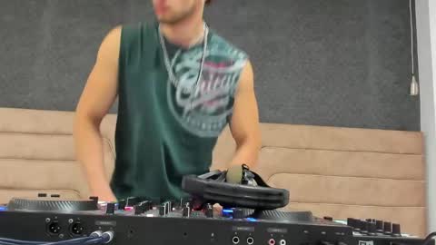 Axel  online show from April 16, 9:39 pm