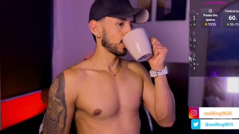 Axel King online show from April 7, 10:45 pm