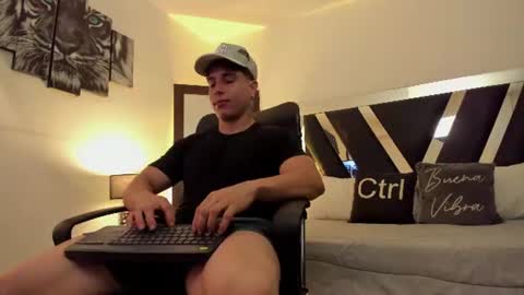 axelmartinezz online show from July 2, 9:53 pm