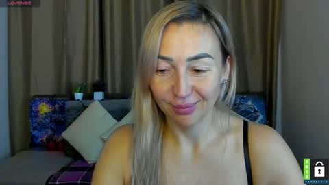 Jully online show from December 1, 6:28 pm