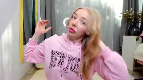 SundyRose online show from March 3, 8:10 am