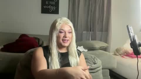 Erinn online show from April 21, 1:09 am