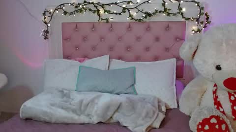 AYLEEN    online show from April 11, 7:45 am