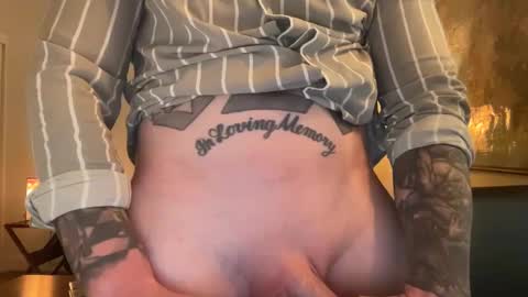 Snapshot of az_tatts chatting on December 11, 5:25 pm az_tatts online show from December 11, 5:25 pm