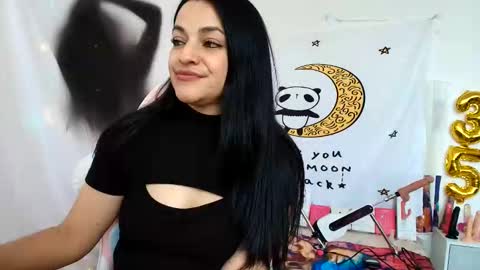 Azucena R online show from June 3, 4:45 pm