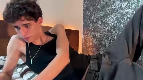 Snapshot of azulyfucsia chatting on October 28, 6:36 am nice boy online show from October 28, 6:36 am