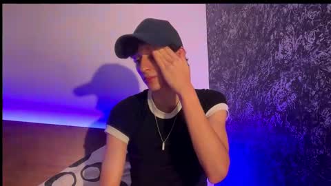 Snapshot of azulyfucsia chatting on October 10, 6:52 am nice boy online show from October 10, 6:52 am