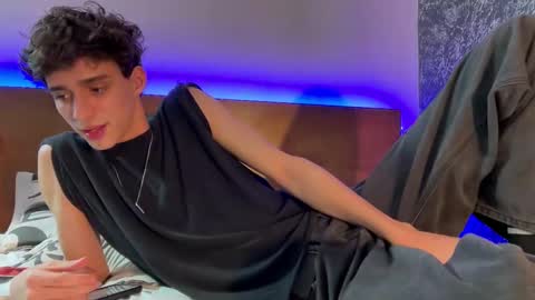 Snapshot of azulyfucsia chatting on October 26, 6:14 am nice boy online show from October 26, 6:14 am