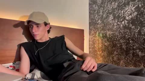 Snapshot of azulyfucsia chatting on October 11, 7:02 am nice boy online show from October 11, 7:02 am