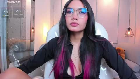 Azura online show from September 9, 7:25 pm