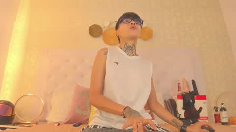 Snapshot of b3k_afrodict chatting on September 22, 7:29 pm Anny online show from September 22, 7:29 pm