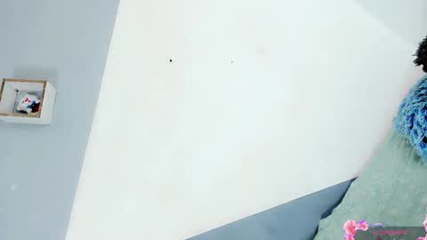Snapshot of baby_rouss chatting on October 22, 12:40 pm Baby-Rouss online show from October 22, 12:40 pm