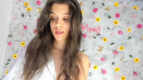 Snapshot of babyaylin chatting on February 26, 7:45 am Aylin  online show from February 26, 7:45 am