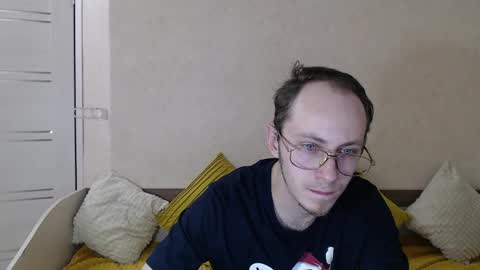 pares with love online show from April 19, 8:22 pm