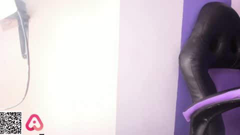        Please help me to reach 100 thumbs up online show from April 4, 5:20 pm