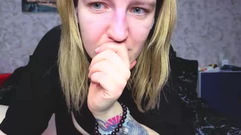 holly online show from November 25, 3:44 pm