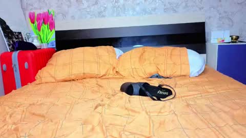 holly online show from April 17, 9:50 pm