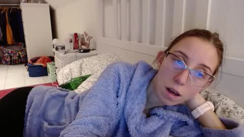 Lena online show from December 5, 6:27 pm