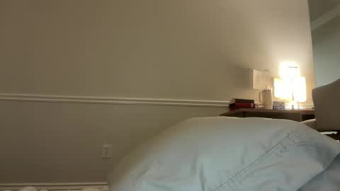 chicka online show from April 22, 4:08 am