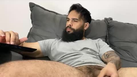 Snapshot of beardmax chatting on October 24, 6:36 am Min online show from October 24, 6:36 am
