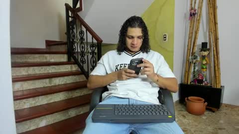 independent model online show from May 31, 8:10 pm