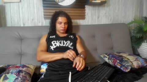 independent model online show from May 26, 7:09 pm