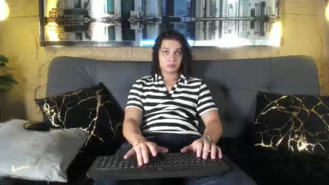 independent model online show from May 16, 10:23 am