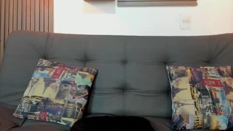 independent model online show from November 2, 8:20 pm