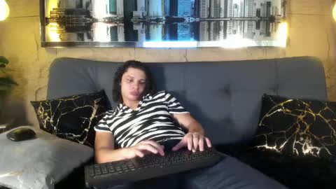 independent model online show from May 16, 10:36 am