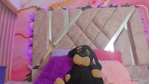 Melanie  online show from March 5, 10:35 am