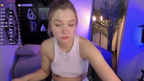 Bella online show from April 1, 1:52 pm