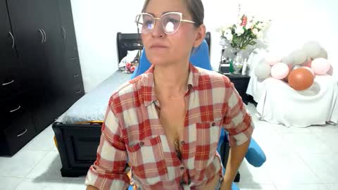 Bella online show from September 16, 6:22 pm