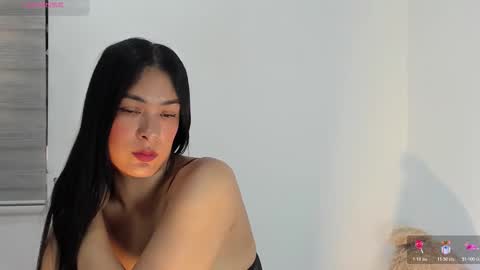 Snapshot of bella_hadid1_ chatting on October 26, 6:07 pm Laura online show from October 26, 6:07 pm