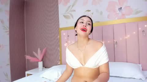 Mia online show from September 9, 2:50 pm