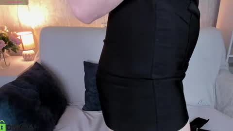 Linda Bella online show from April 14, 1:31 am