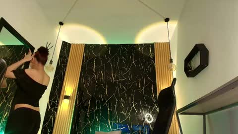     online show from April 12, 8:13 pm