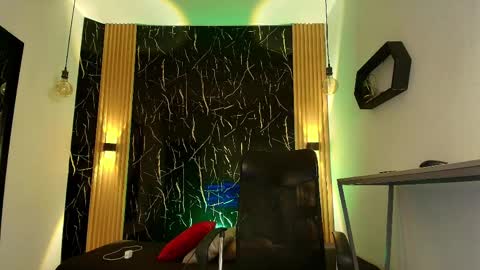     online show from April 21, 8:49 pm