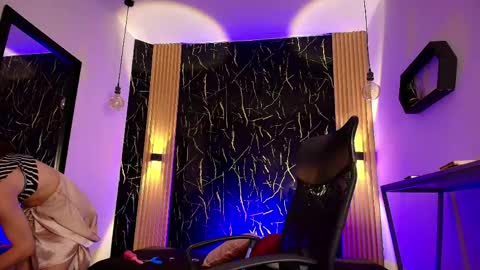     online show from April 23, 8:32 pm