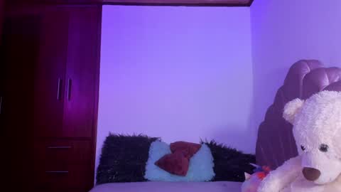 Snapshot of bella_sun_ chatting on December 3, 2:09 am Valeria Model Independent online show from December 3, 2:09 am