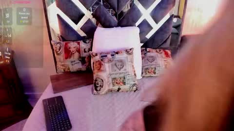 bella_volup online show from May 8, 2:34 pm